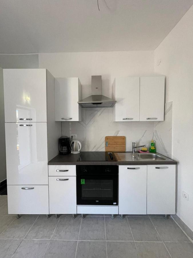 Apartment Ground Floor With Parking Erny 普拉 外观 照片