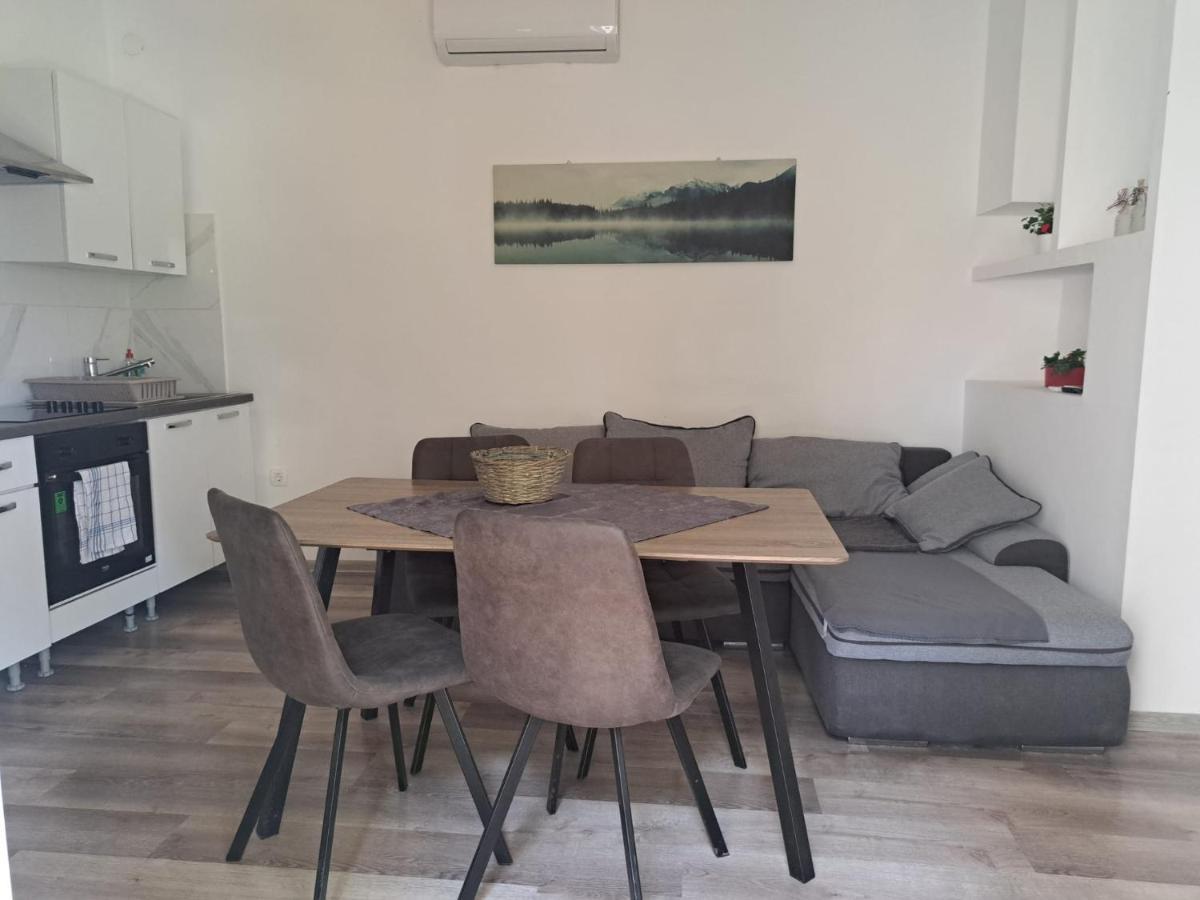 Apartment Ground Floor With Parking Erny 普拉 外观 照片