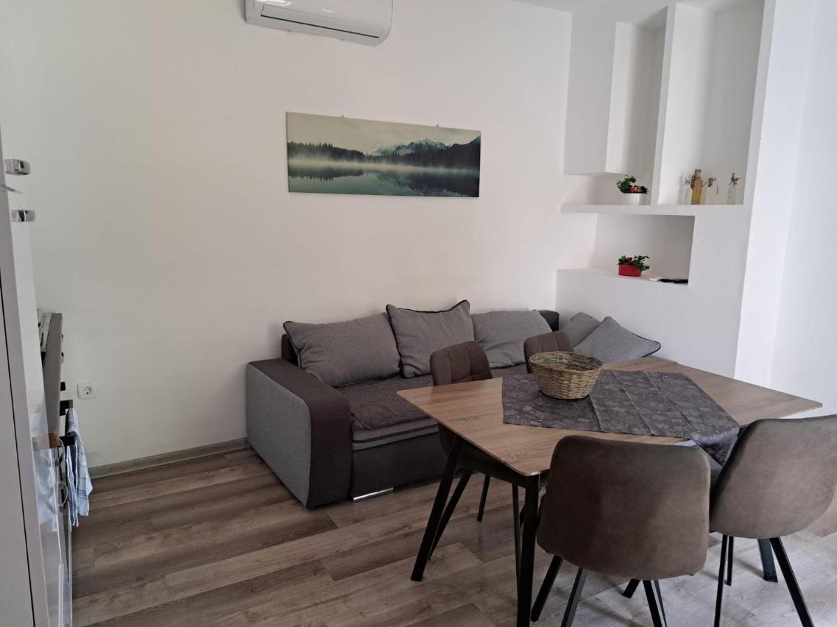 Apartment Ground Floor With Parking Erny 普拉 外观 照片
