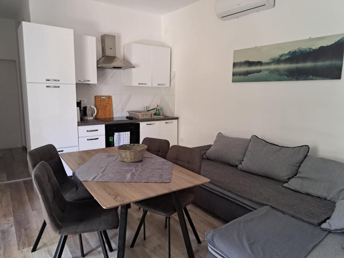 Apartment Ground Floor With Parking Erny 普拉 外观 照片