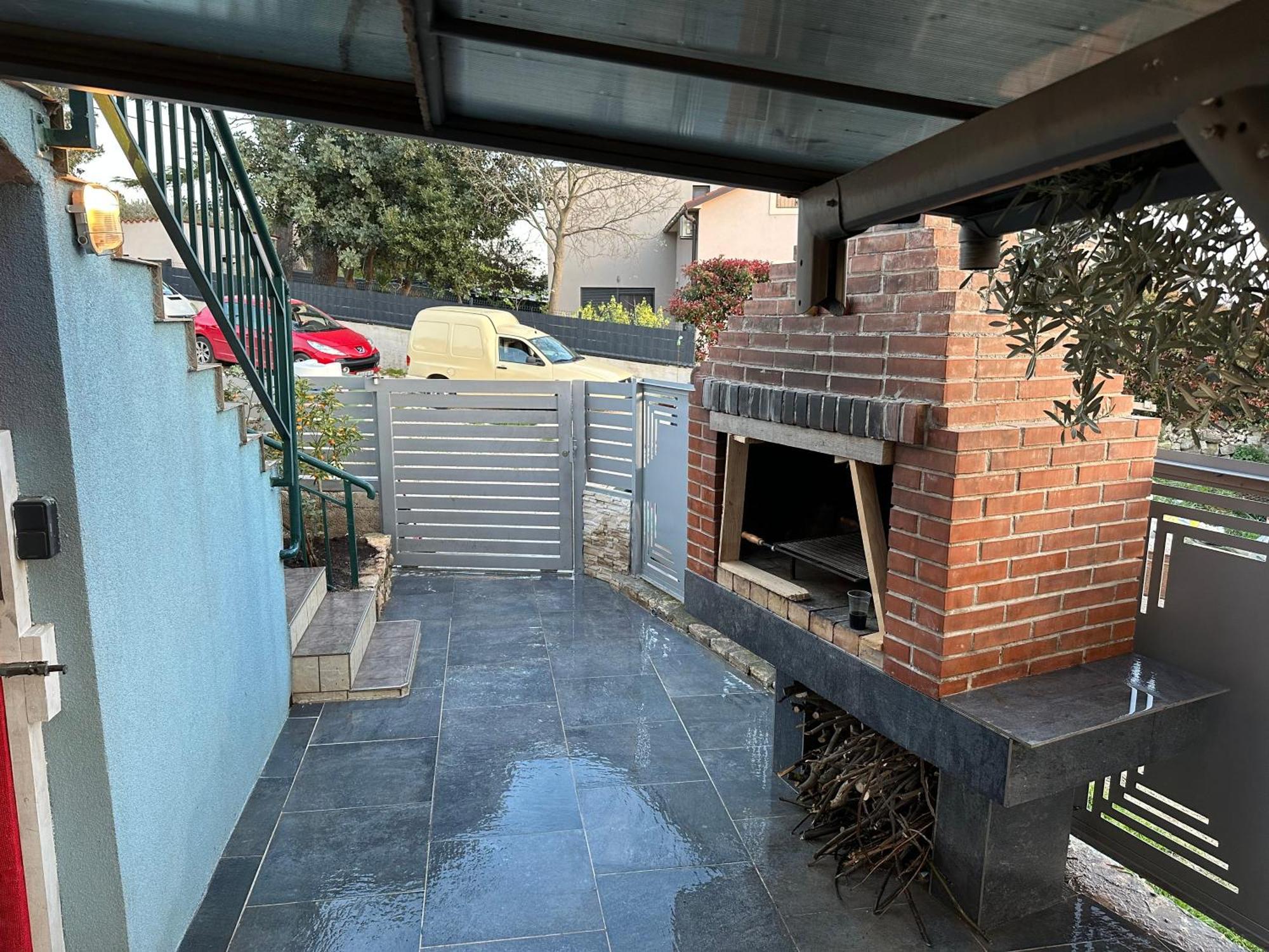 Apartment Ground Floor With Parking Erny 普拉 外观 照片
